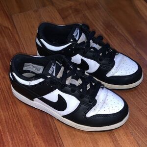 Nike Kids Black and White Sneakers size 2Y